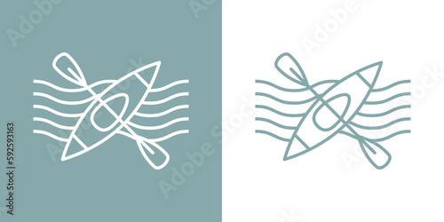 Icono kayak. Logo aislado con silueta lineal de remo cruzado sobre kayak o canoa con olas de mar	