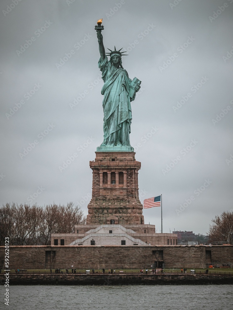 Fototapeta premium Vertical shot of the Statue of Liberty on a cloudy day, New York