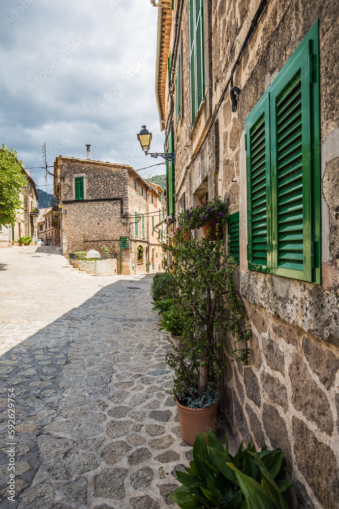Street in the old town of Mallorca.