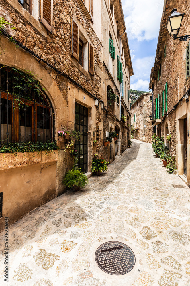 Street in the old town of Mallorca.