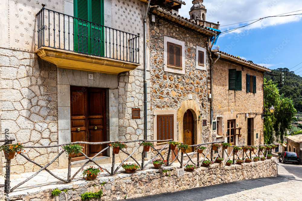Street in the old town of Mallorca.