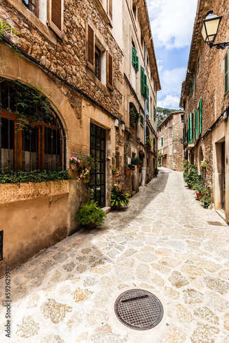 Obraz na płótnie Street in the old town of Mallorca. w salonie