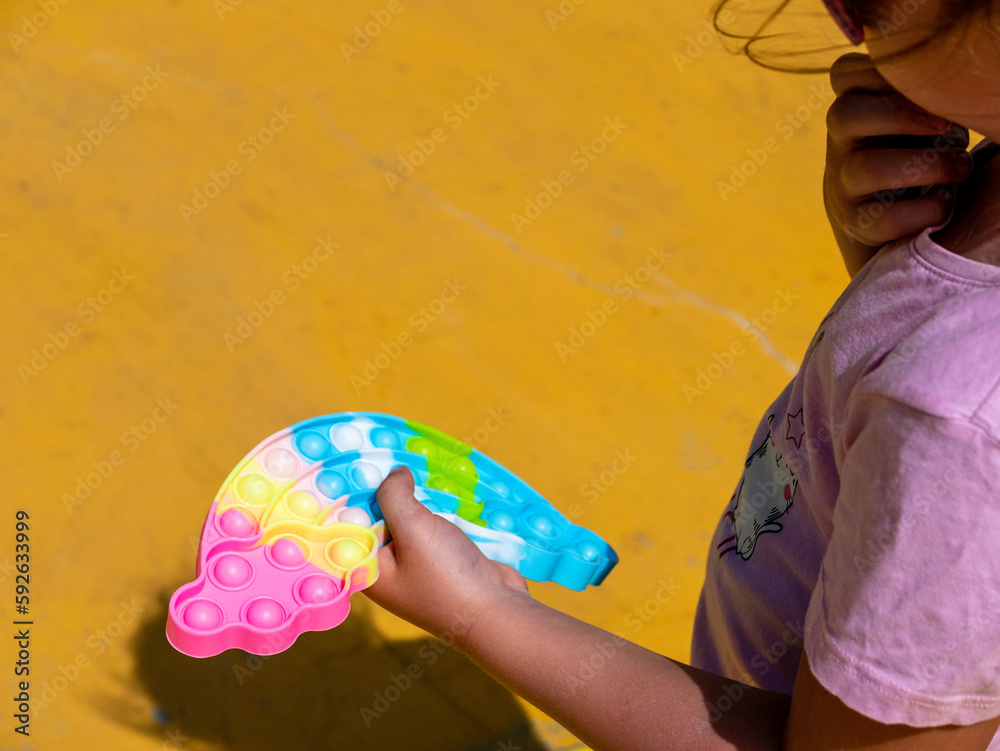 Girl with rainbow popyt.