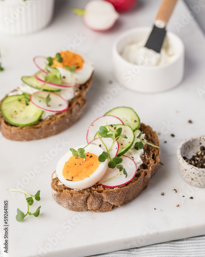 sandwich with egg and radish