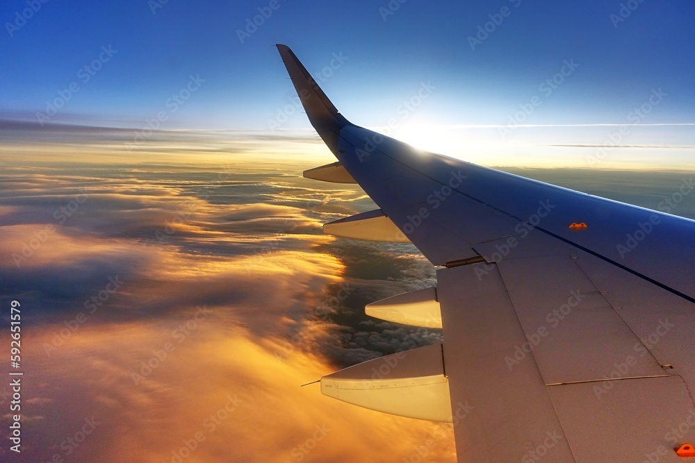 Blick aus einem Flugzeug, abends Blick aus einem Flugzeug, abends