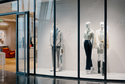 Obraz na płótnie clothes in shopping mall w salonie