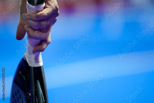 Fotografie Detalle de mano y pala de padel