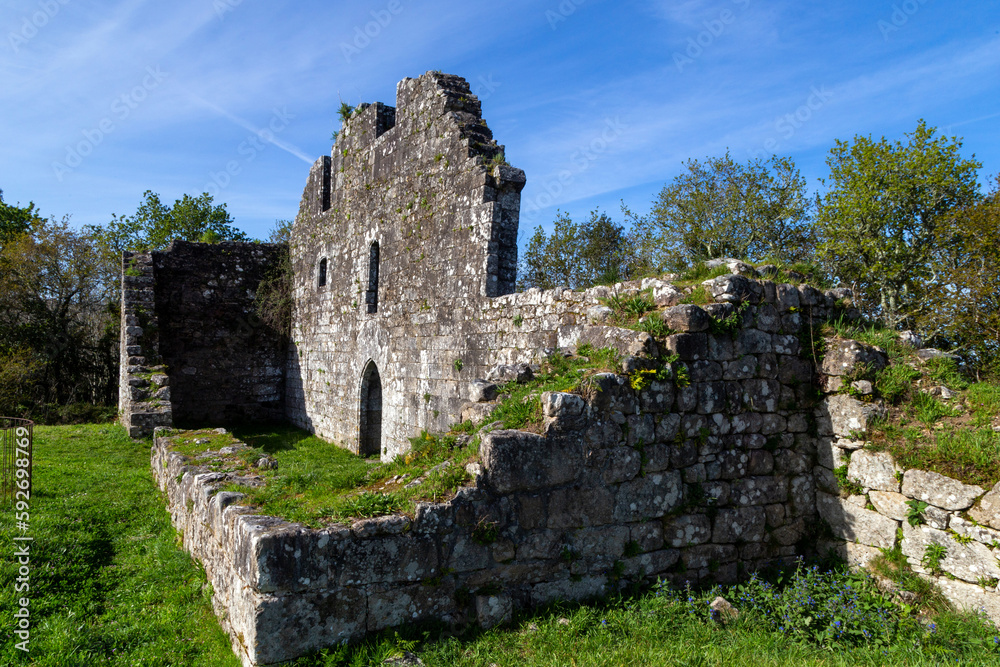 Torres Altamira. Este es el nombre dado a las ruinas de un castillo medieval del siglo IX. Brión, A Coruña, España.