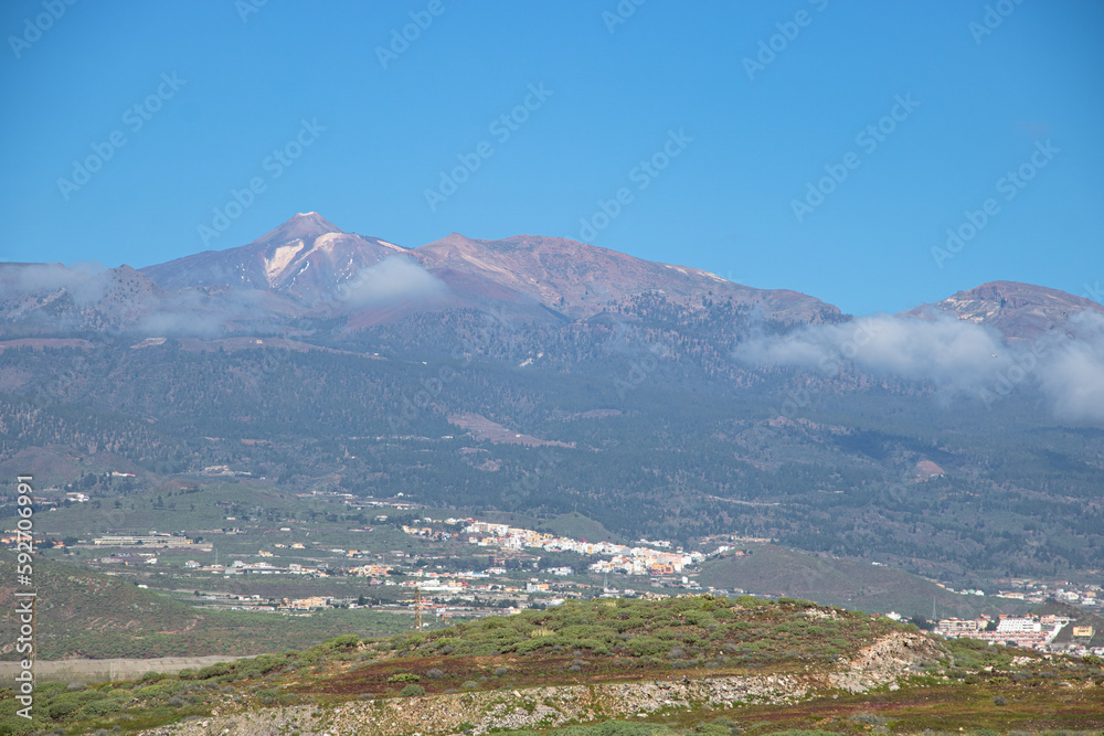 Blick vom Playa El Medano auf den Pico del Teide in Teneriffa