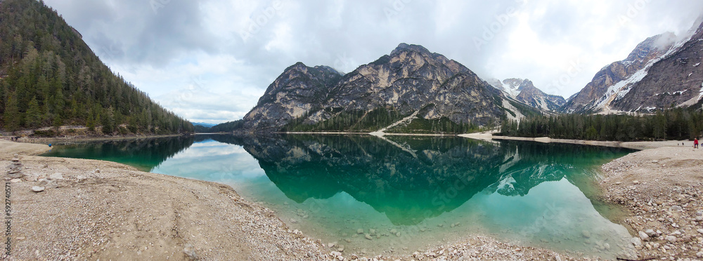 Φωτογραφία Beautiful Lake Braies (Pragser Wildsee) in the Dolomites of South Tyrol (Südtiro
