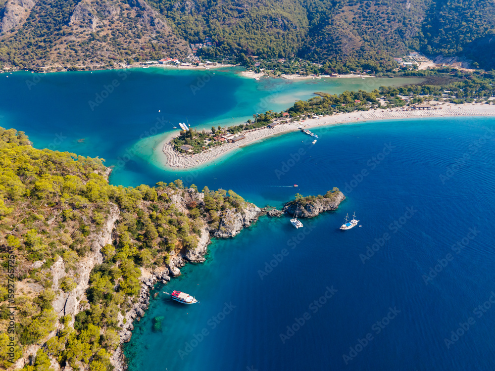 Naklejka premium Aerial drone photo of Ölüdeniz, Fethiye, Turkey, showcasing the turquoise waters, picturesque coastline, and beautiful beaches of this popular summer destination.