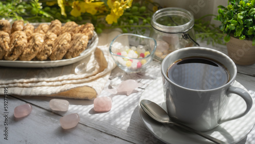 陽のあたる部屋でコーヒー｜クッキーと金平糖とコーヒー © aomas