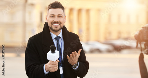 Male journalist with microp...