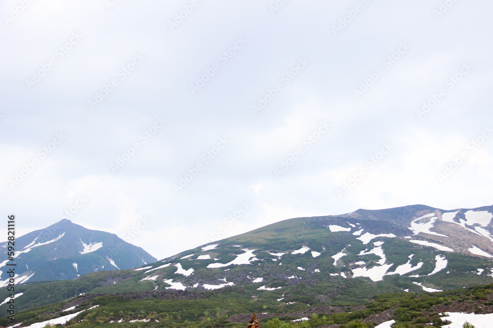 Fototapeta premium 残雪の夏山 
