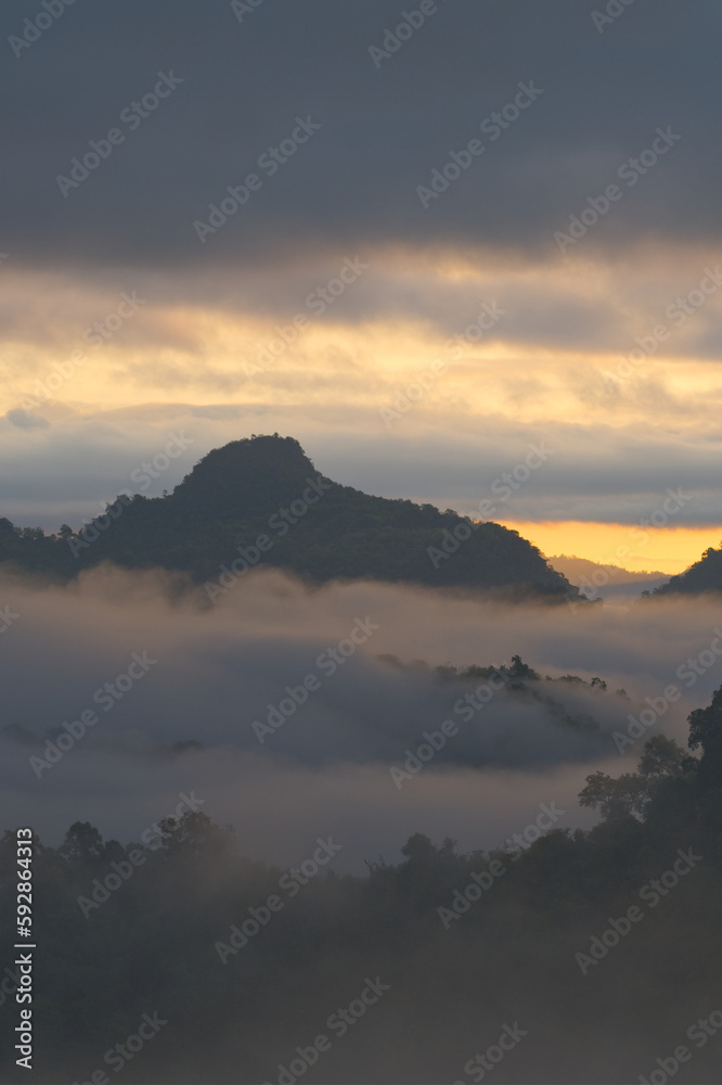 Obraz premium sunset in the mountains