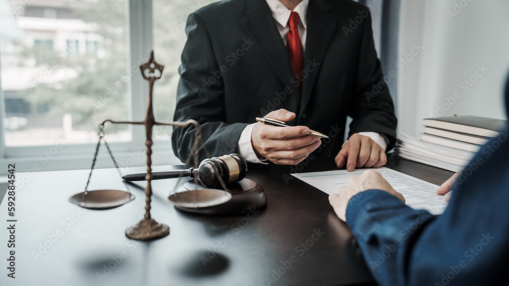 Lawyers and clients discuss the rights and liberty of children and women. Lawyers and clients discuss the rights and liberty of children and women.