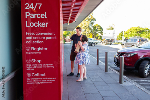 Free 24/7 parcel locker for collecting parcels outside of post office