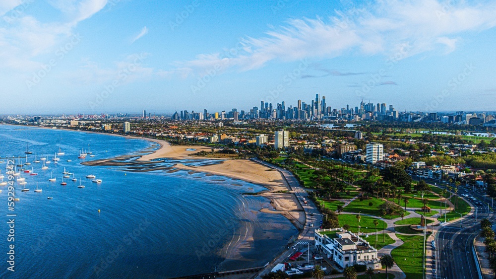 Naklejka premium Aerial shot of the coastal Melbourne city in Australia with buildings in on the shore