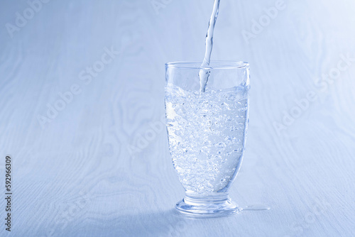 ガラスのコップと水