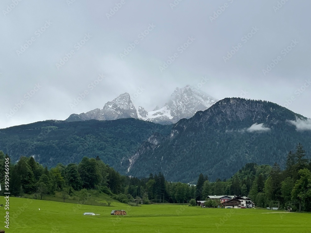 Imposante Gipfel und malerische Täler: Die atemberaubende Berglandschaft von Berchtesgaden