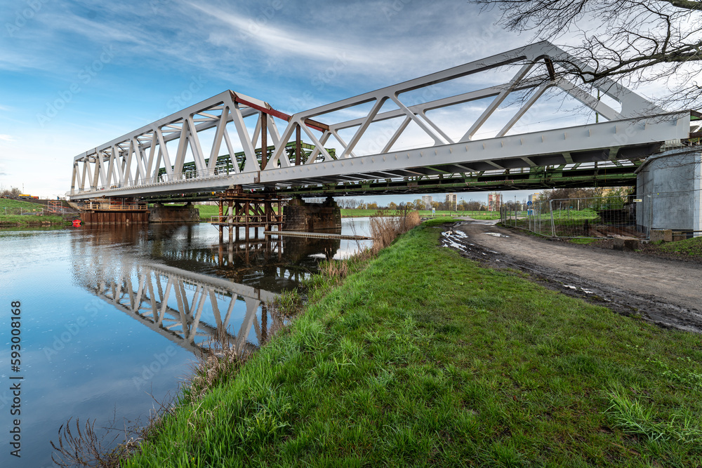 nowy most kolejowy w Opolu podczas budowy - obrazy, fototapety, plakaty 
