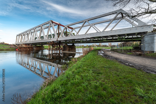 nowy most kolejowy w Opolu podczas budowy