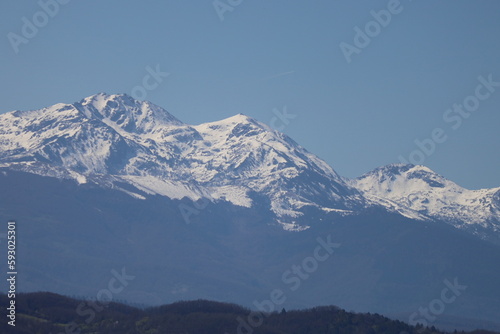 Le massif montagneux des Pyr  n  es  village de Mirepoix  d  partement de l Ari  ge  France