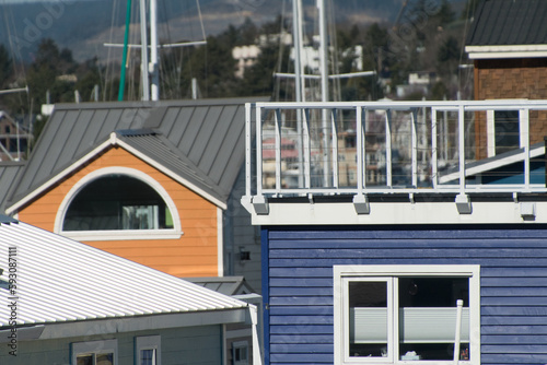 Colorful floating houses in Fishermans wharf - 10