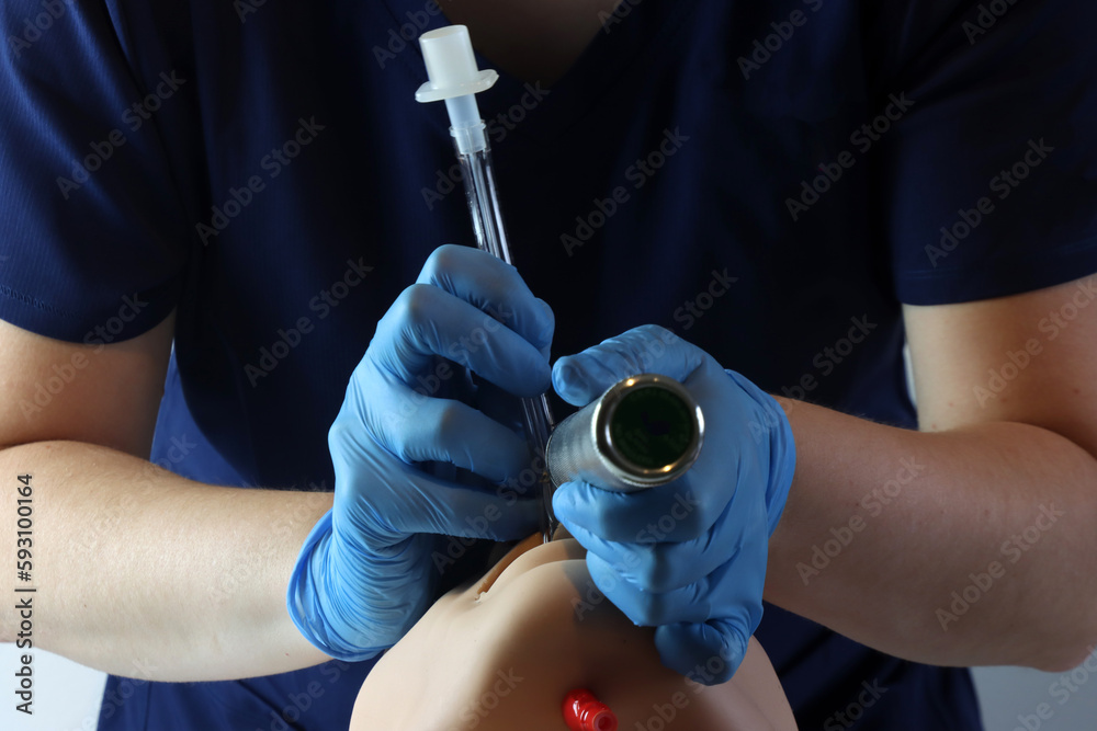 Intubating a simulated patient with a laryngoscope and a endotracheal