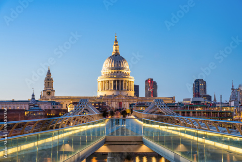 Fototapeta Naklejka Na Ścianę i Meble -  Millennium bridge and dome of St. Paul's cathedral in London. England