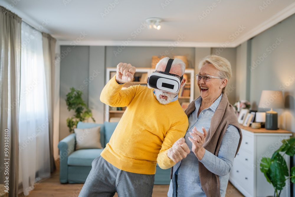 Naklejka premium man mature senior male at home enjoy virtual reality VR headset