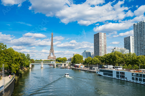 Canvas Print Seine river and skyline view of Paris with Eiffel Tower