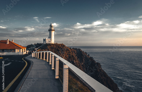 Fotografiet The view of the Cape Byron Lighthouse from the footpath of Cape Byron Lookout Po