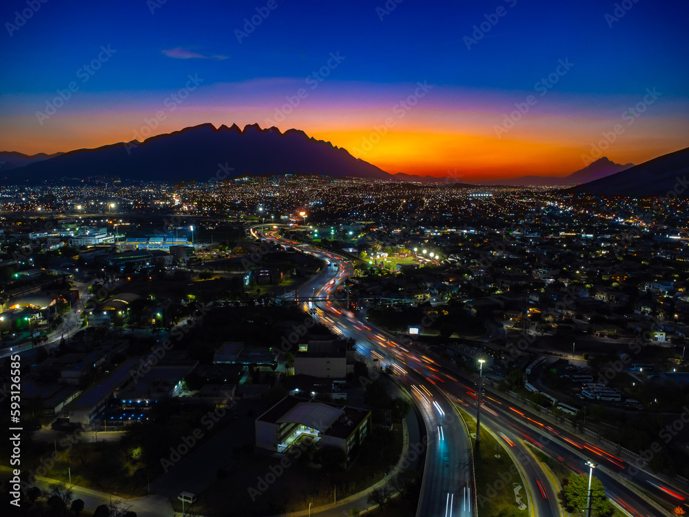 Foto con drone en la ciudad de Monterrey