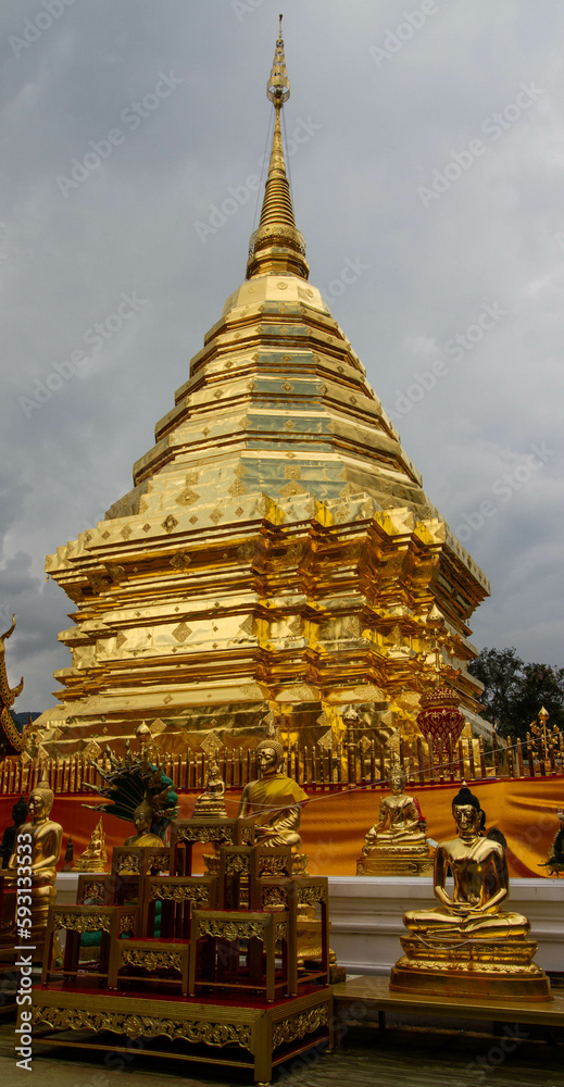 Fototapeta premium Golden pagoda