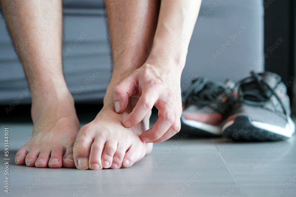 Men wear canvas shoes, he scratches legs and feet with itchy skin