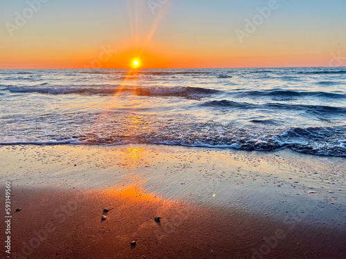 Fototapeta Naklejka Na Ścianę i Meble -  夕陽が綺麗な砂浜
