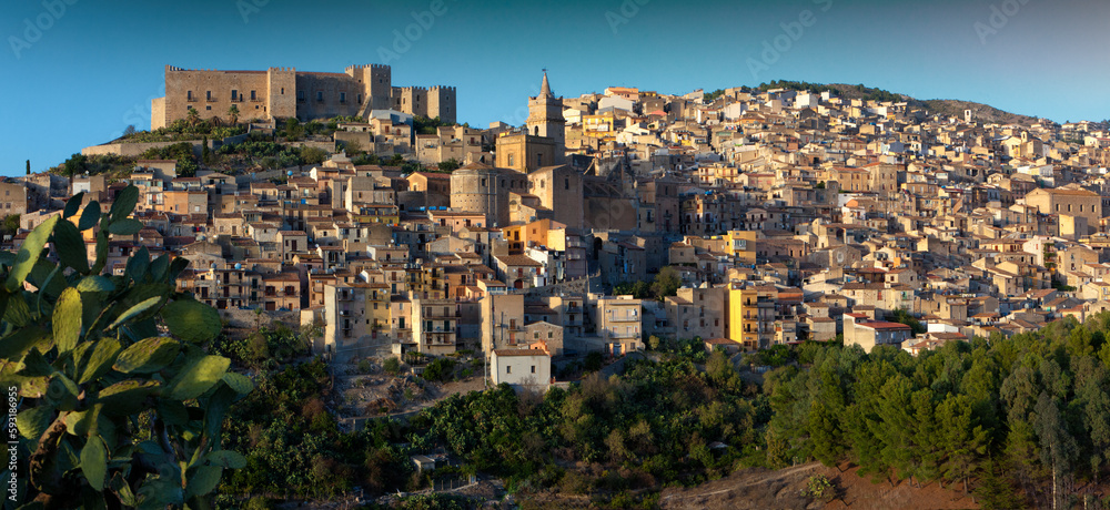 Fototapeta premium Mussomeli, Caltanisetta. Panorama della cittadina.