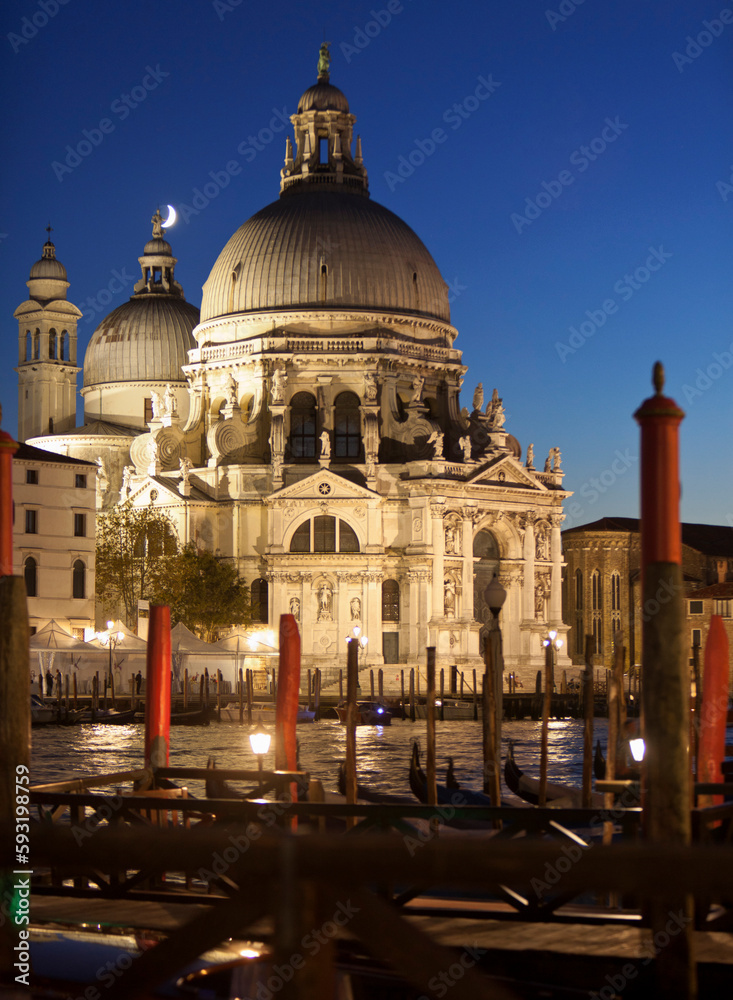 Venezia. Basilica della Salute sul Canal Grande di notte