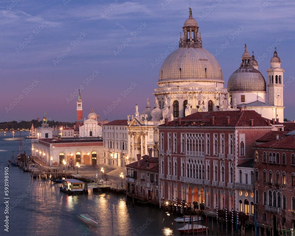 Venezia, Giudecca. Canal Grande con La Salute e Punta della Dogana versonSan Giorgio
