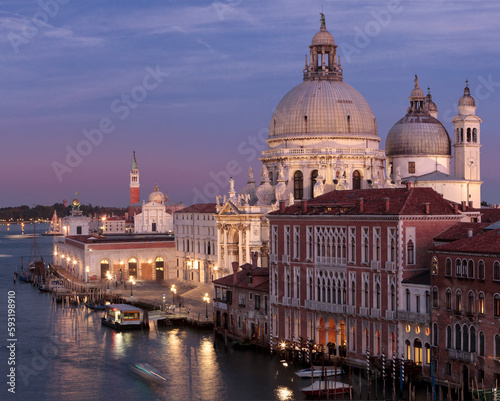 Venezia, Giudecca. Canal Grande con La Salute e Punta della Dogana versonSan Giorgio 