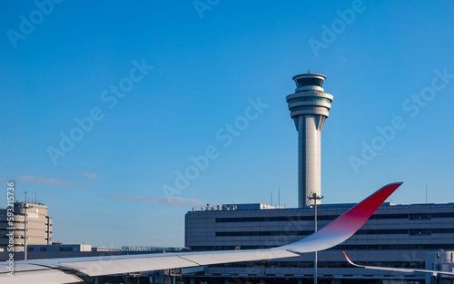 管制塔　秋晴れの羽田空港こと東京国際空港（東京都大田区）