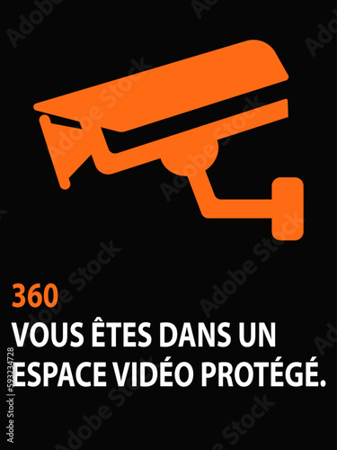 affiche pour indiquer que vous êtes dans un espace vidéo protéger à 360° en blanc et orange sur un fond noir avec une caméra orange