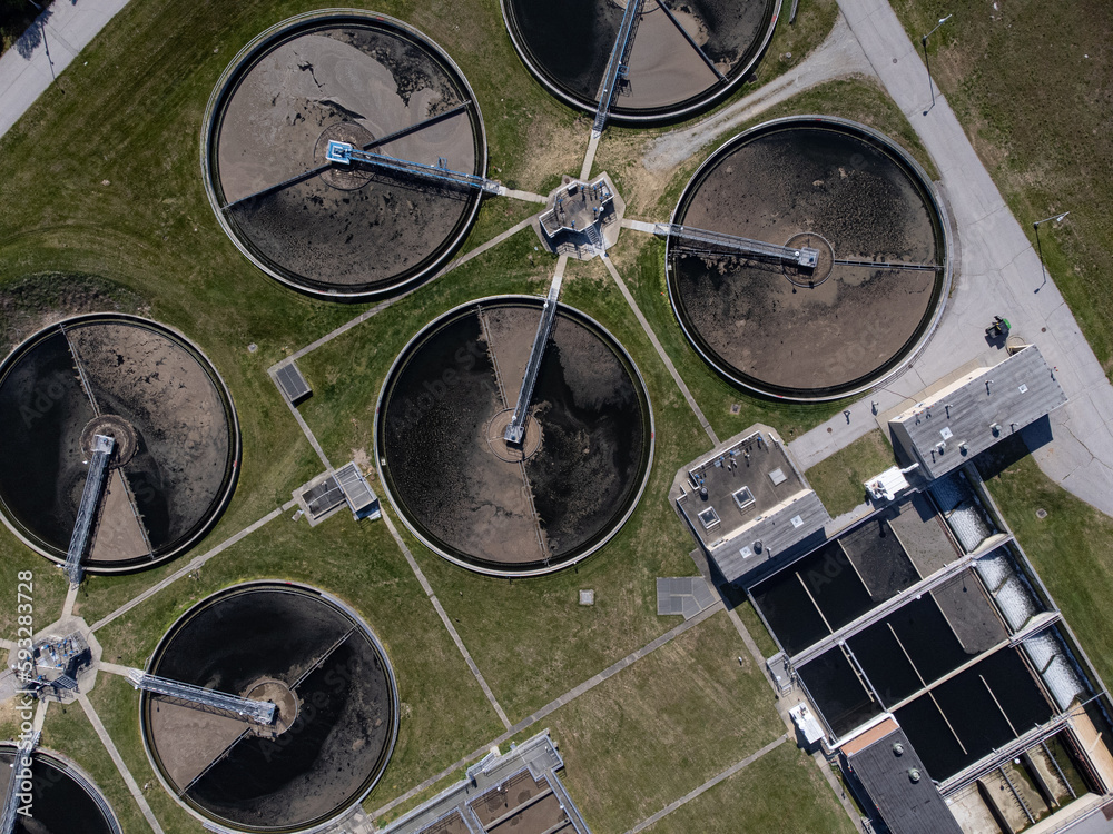 A panoramic perspective of the circular apparatus used in a water