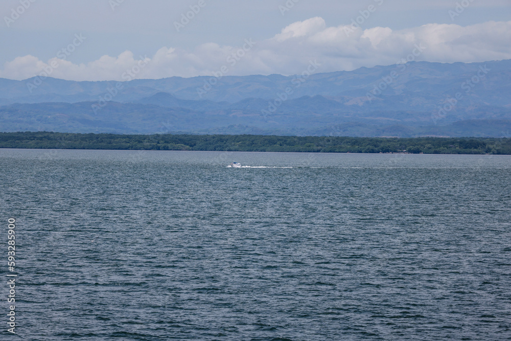 cruzando el oceano en Costa Rica 