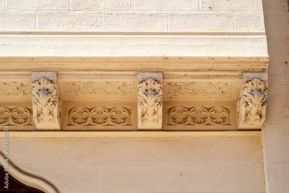 Ornamentos en saliente en el convento de San José en la ciudad de Badajoz. Convento de las Adoratrices.