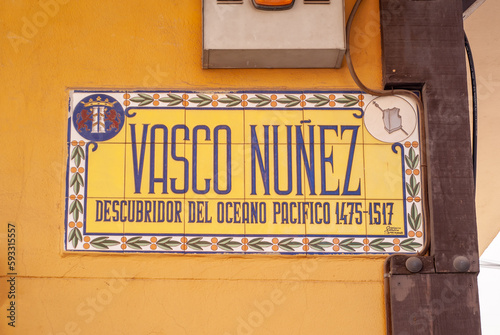 Canvas-taulu Cartel de la calle de la ciudad de Badajoz en honor a Vasco Núñez de Balboa, descubridor del océano pacífico