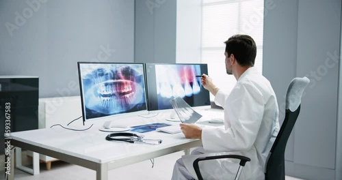 Wallpaper Mural Radiologist Dentist Using X Ray Software Torontodigital.ca