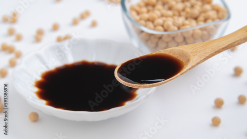 醤油と大豆｜しょう油・日本の調味料イメージ