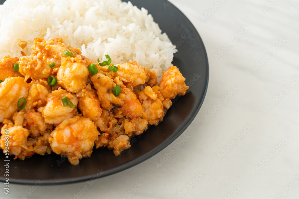 stir-fried shrimps with garlic and shrimps paste